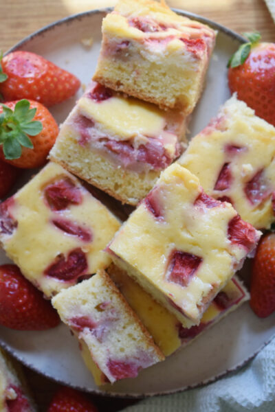 Strawberry Cake Squares Julia S Cuisine