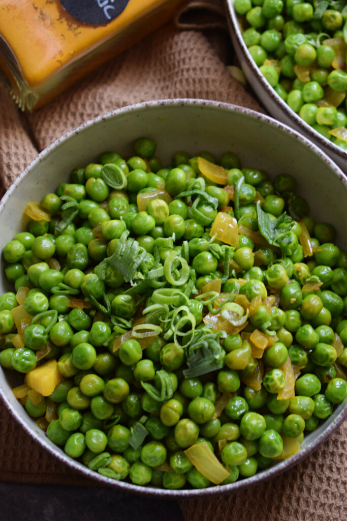 Spiced curry peas in a bowl.