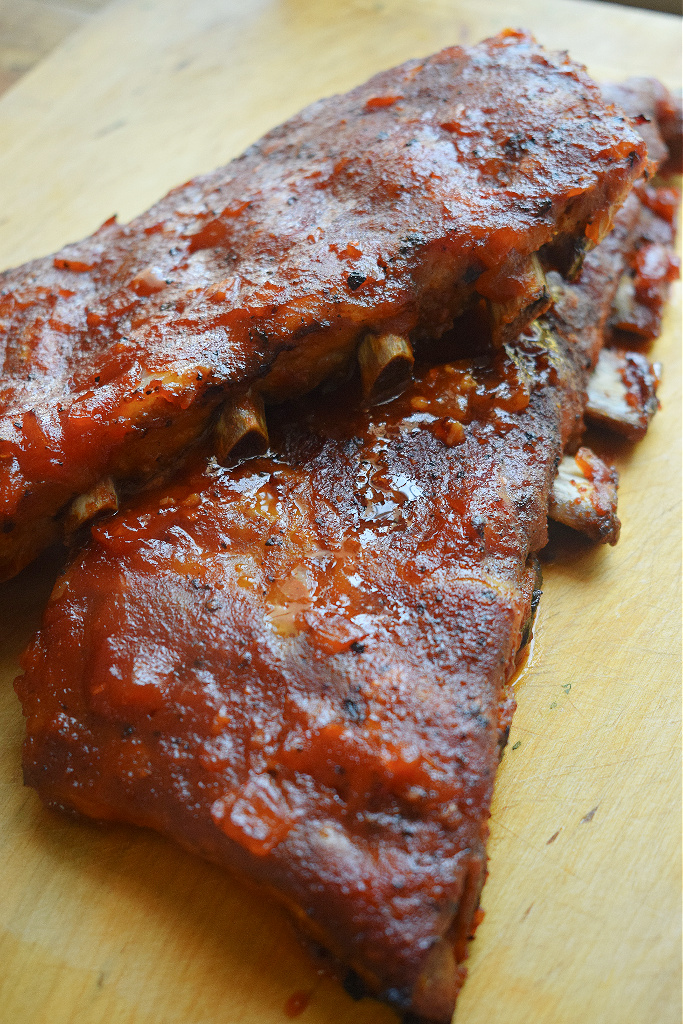 BARBECUE RIBS ON A WOODEN BOARD