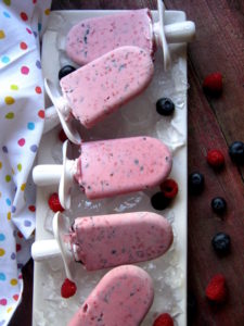 over head view of the blueberry and raspberry frozen yogurt pops