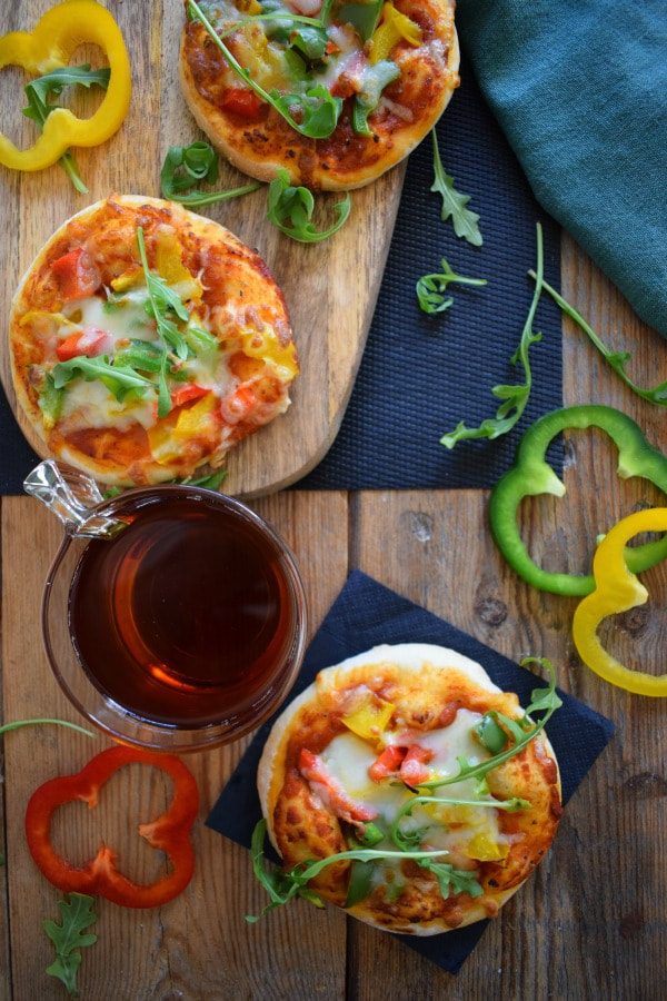 over head view of the bell pepper mini pizzas