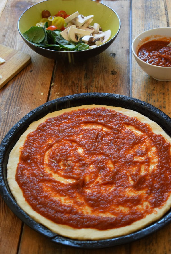 Fresh ingredients a a prepared pizza base