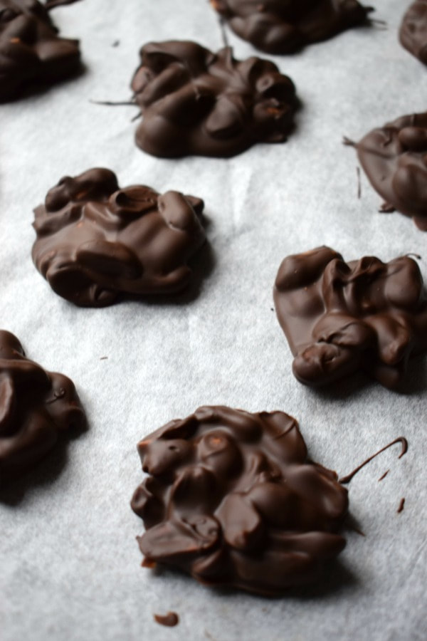 COOLED CHOCOALTE PEANUT CLUSTERS ON A TRAY