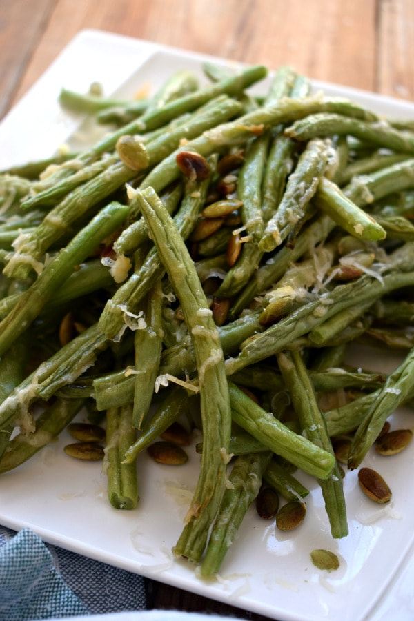 CLOSE UP OF THE PARMESAN TOPPED GREEN BEANS