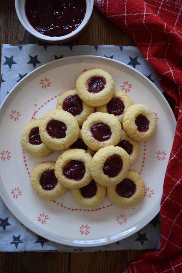 over head view of the partridgeberry cookies on a Christmas plate