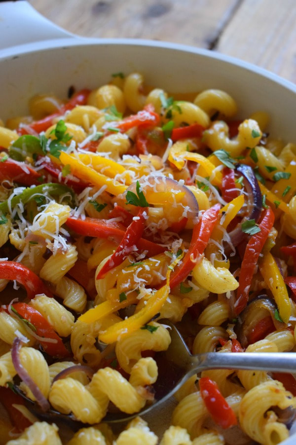 close up of bell pepper pasta salad