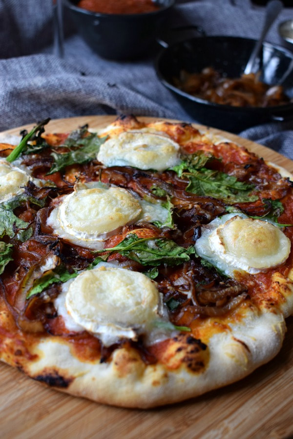 Close up of the Caramelized Onion & Goat cheese Pizza