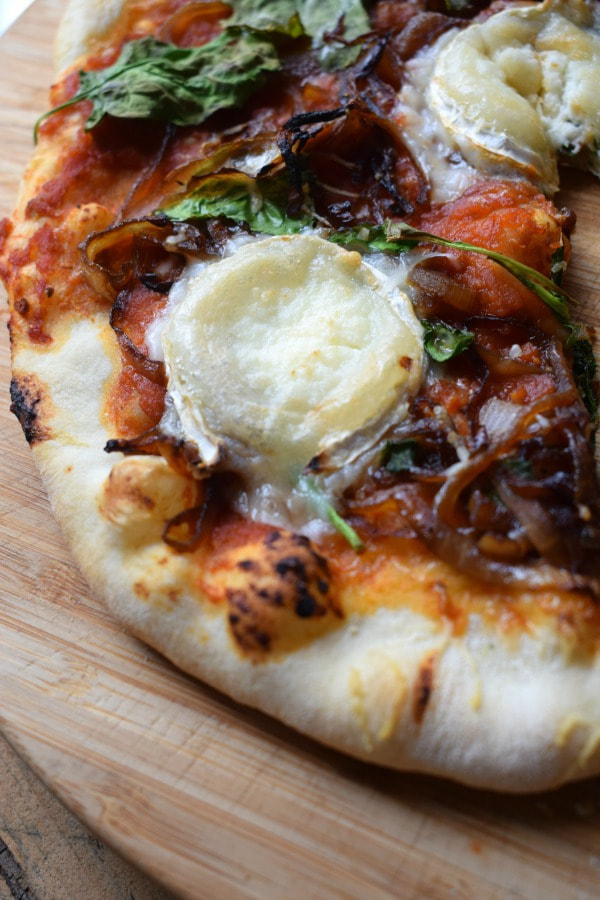 close up of the caramelized onion and goat cheese pizza