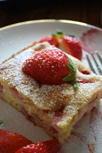 Strawberry Snacking Cake - Julia's Cuisine