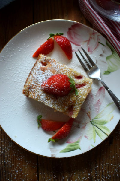 Strawberry Snacking Cake - Julia's Cuisine