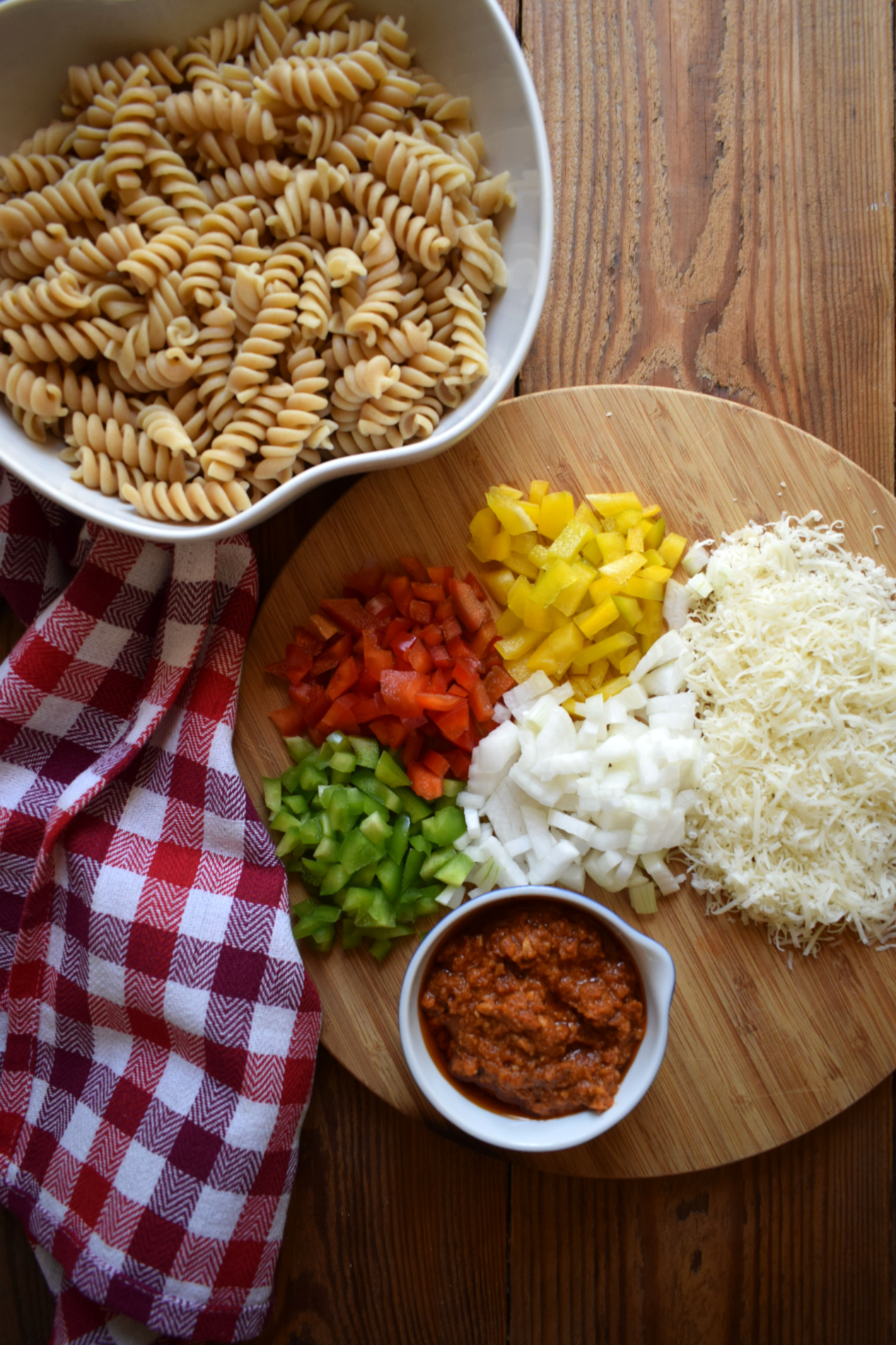 Easy Red Pesto Pasta Salad - Julia's Cuisine