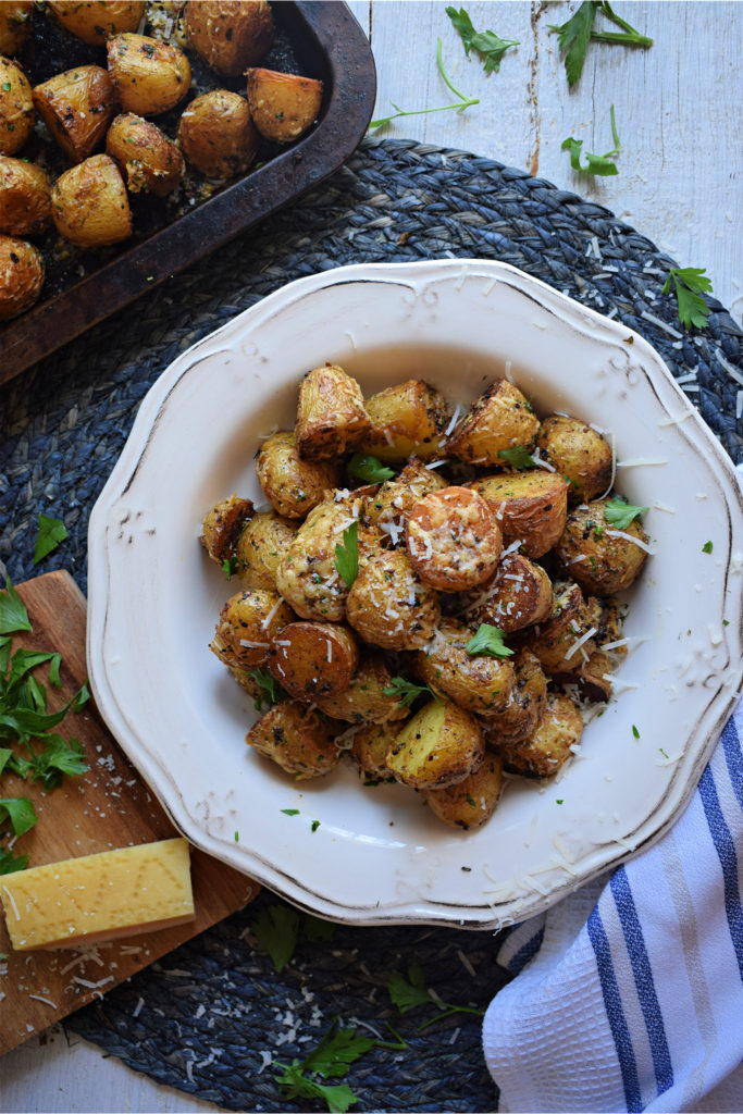 Table setting of the crispy oven roasted Parmesan baby potatoes