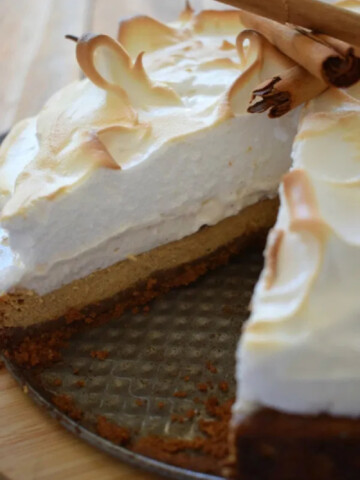 close up of the meringue topped pumpkin cheesecake
