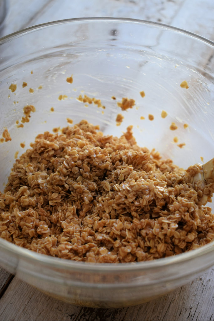 Making a oat mixture for cereal bars.