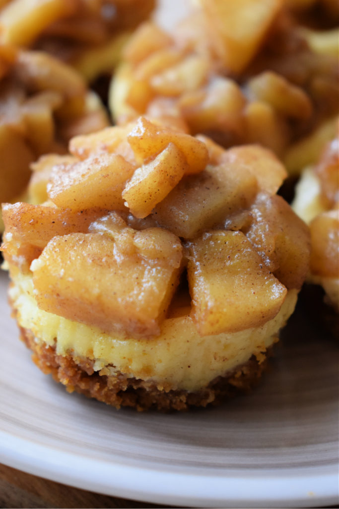 close up of the mini apple pie cheesecakes