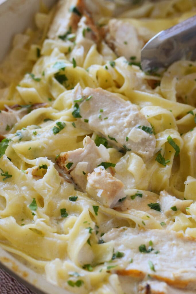 Close up of creamy chicken alfredo in a skillet.