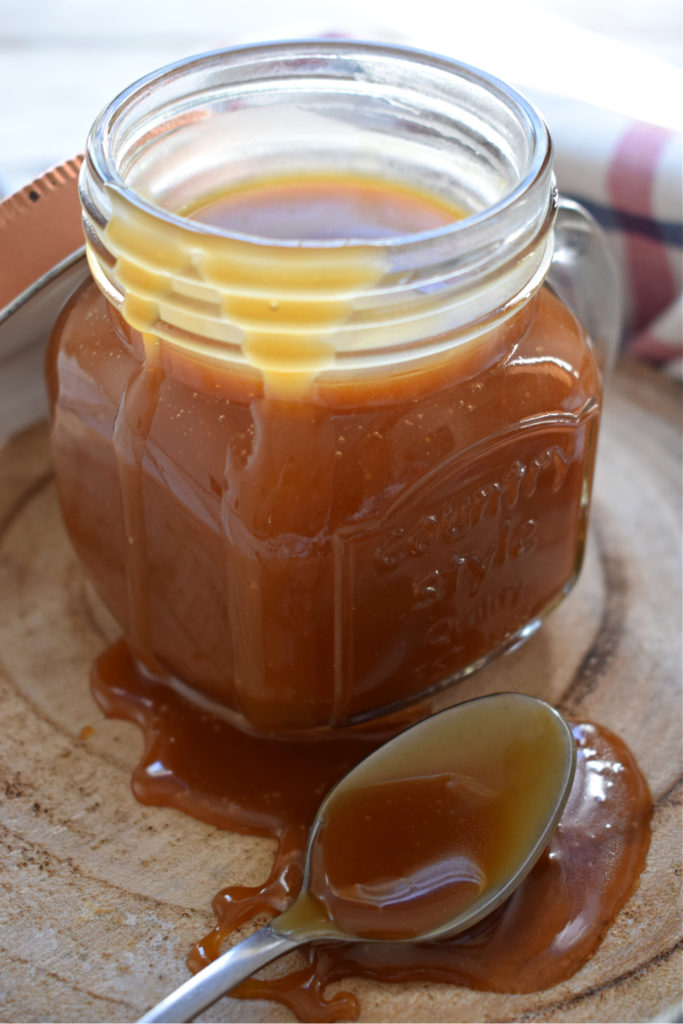 close up of how to make caramel sauce