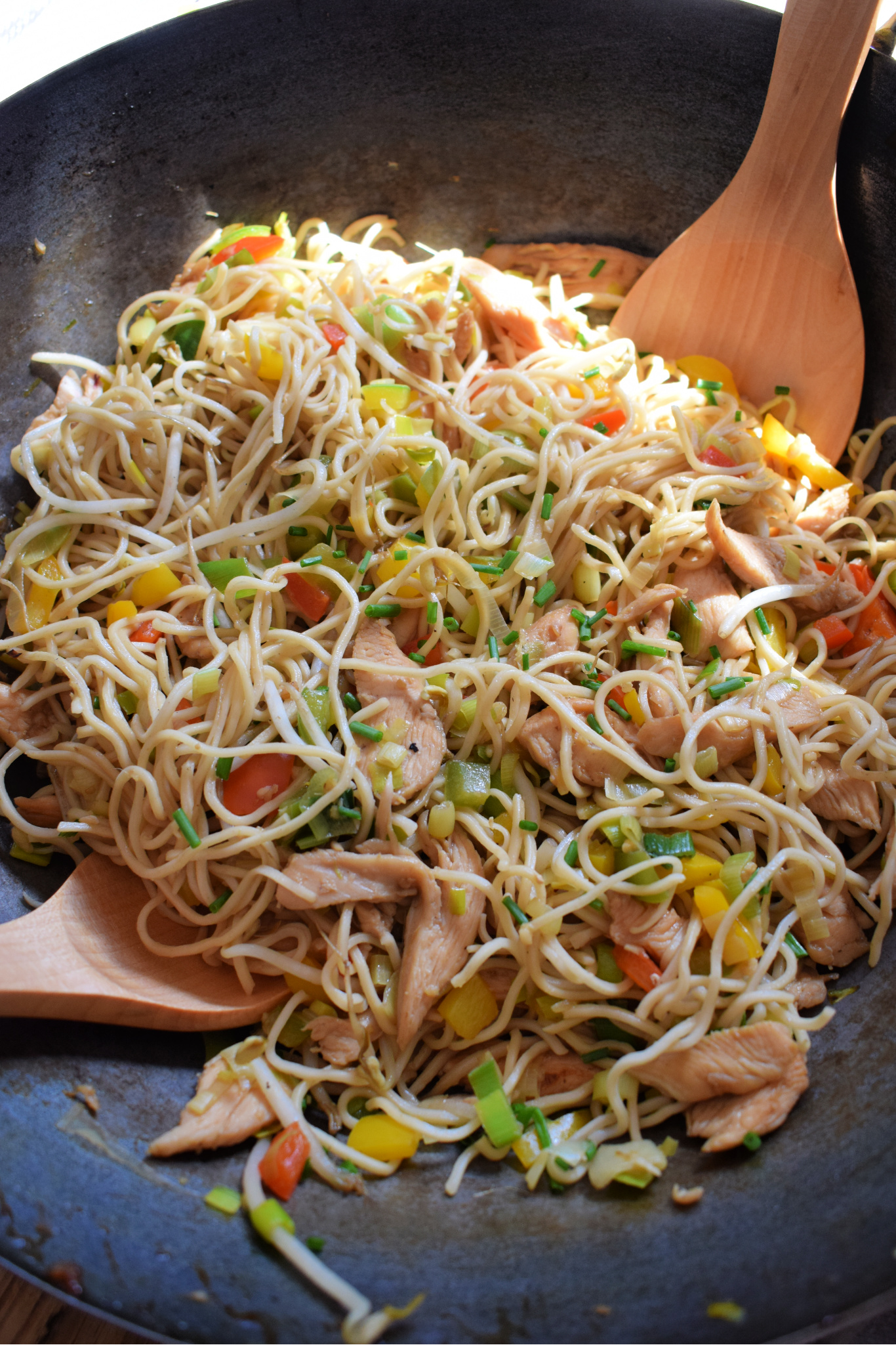 close up of the singapore style chicken noodle stir fry