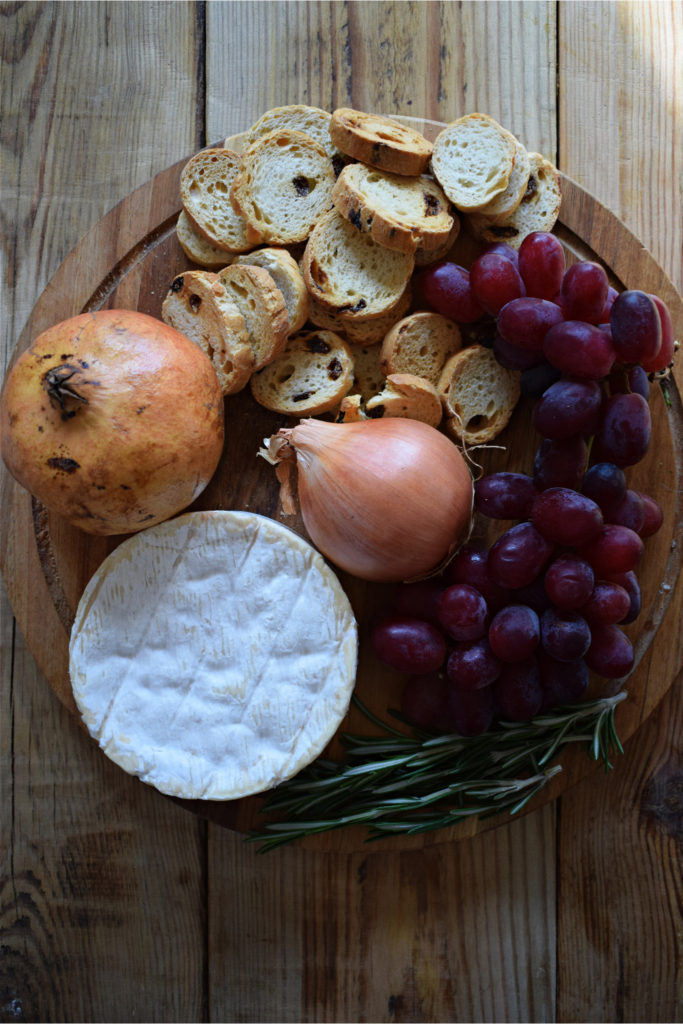 ingredients to make the baked camembert