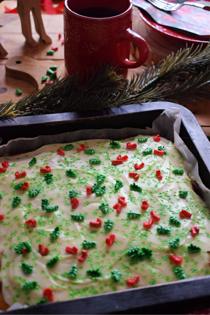 festive vanilla tray bake
