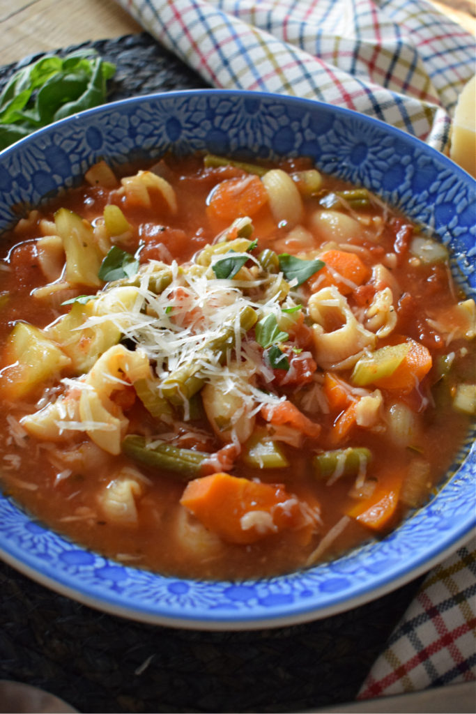 SLOW COOKER MINESTRONE SOUP IN A BLUE BLOW