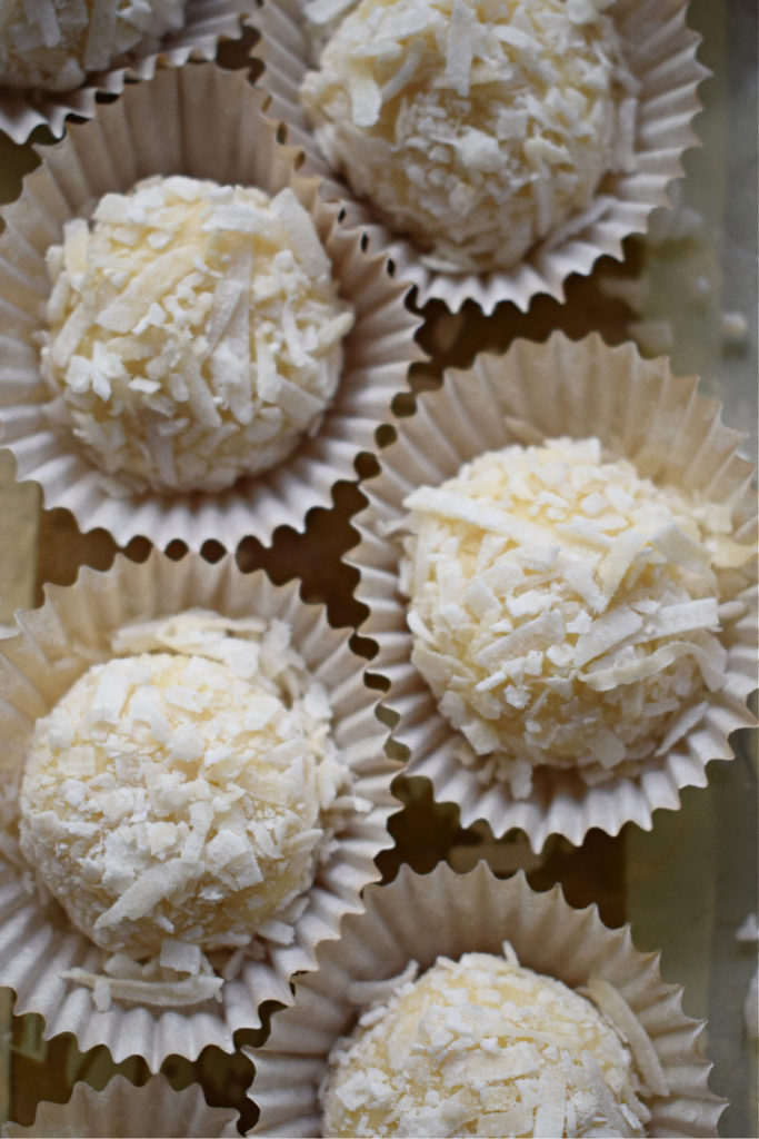 OVER HEAD VIEW OF THE WINTER WHITE CHOCOLATE TRUFFLES