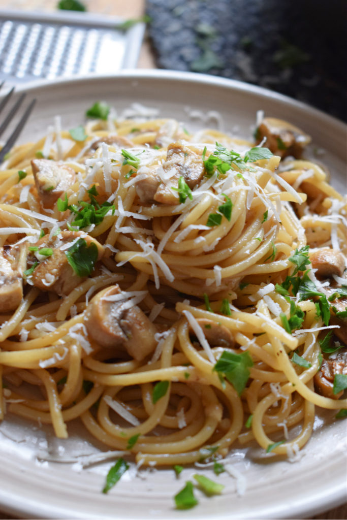 close up of teh Easy Garlic Mushroom Spaghetti