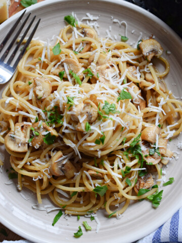 Garlic Mushroom Spaghetti on a plate