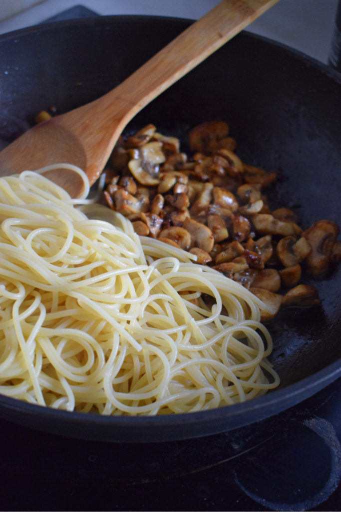 Spaghetti and mushrooms in a skillet