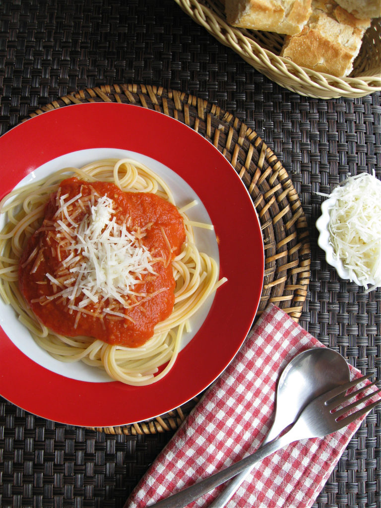 ove head table setting view of the Classic Spaghetti with Fresh Marinara