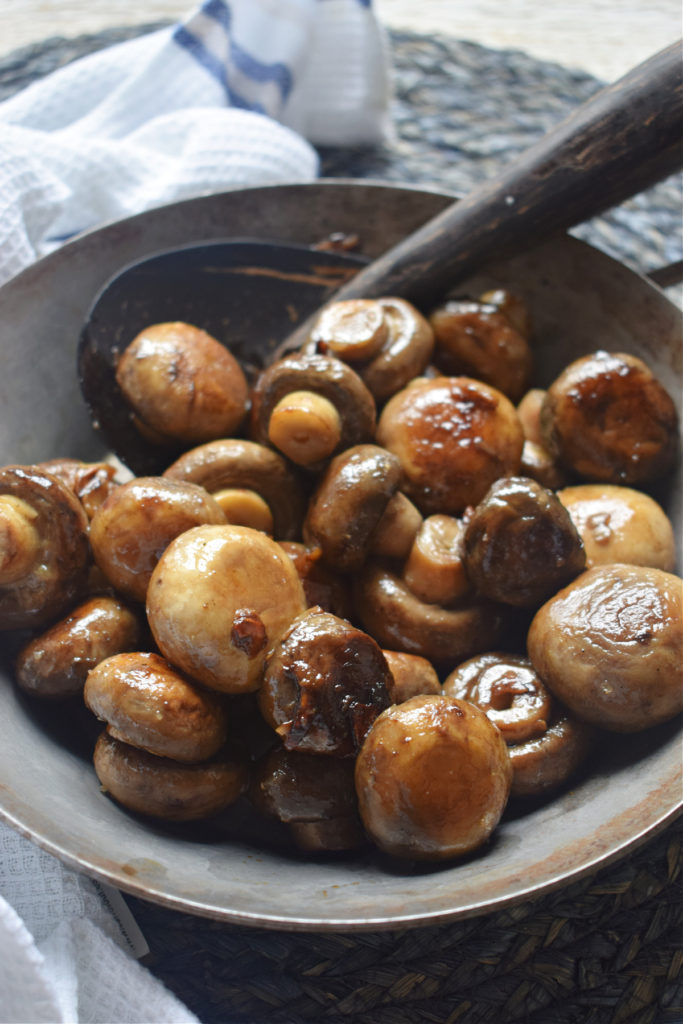 garlic mushrooms recipe in a skillet