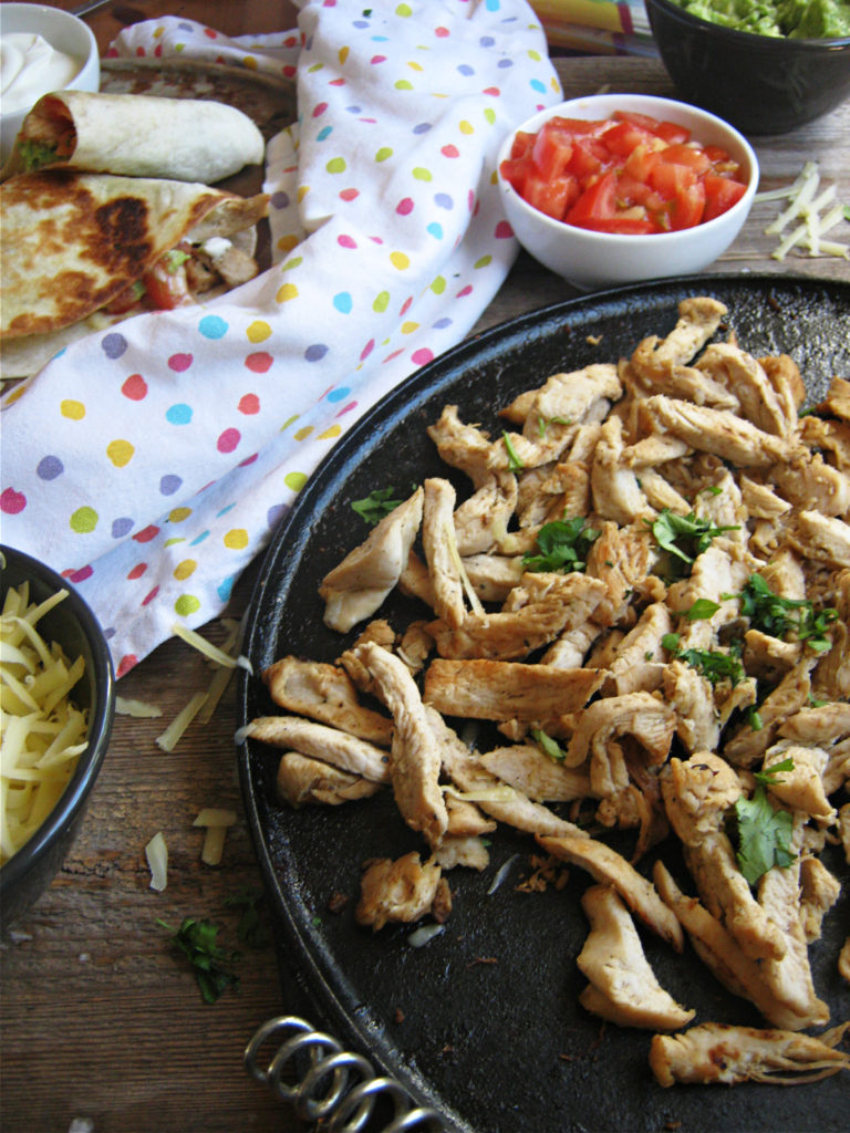 Chicken on a skillet for the quesadilals