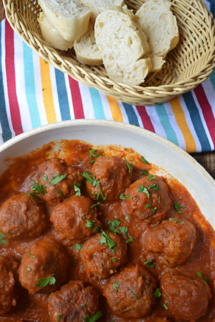 Meatballs in Tomato Sauce with bread