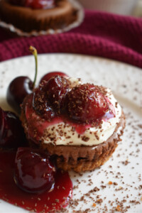 close up of the mini black forest cheesecake