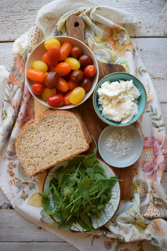 Ingredients to make the Ricotta and tomato toast recipe