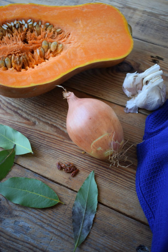 ingredients to make the roasted squash soup