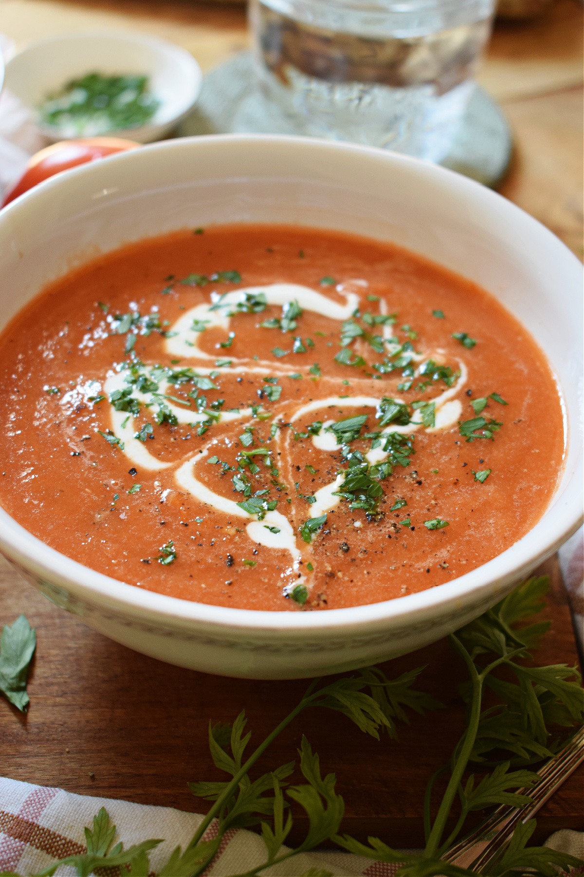 Slow Cooker Tomato Soup With Fresh Tomatoes - Julia's Cuisine