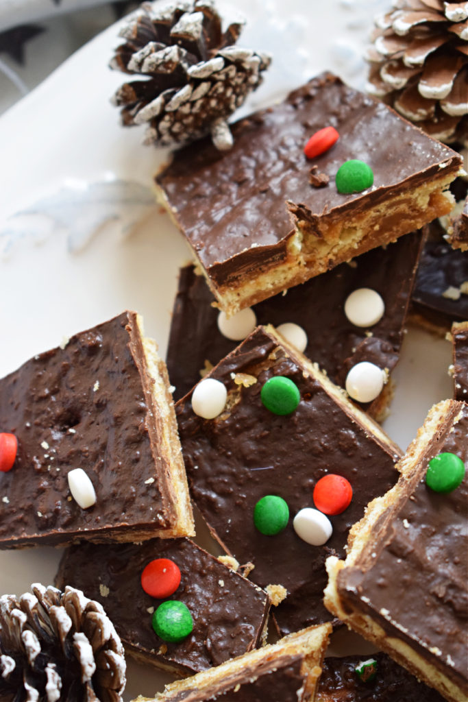 close up of the saltine toffee recipe