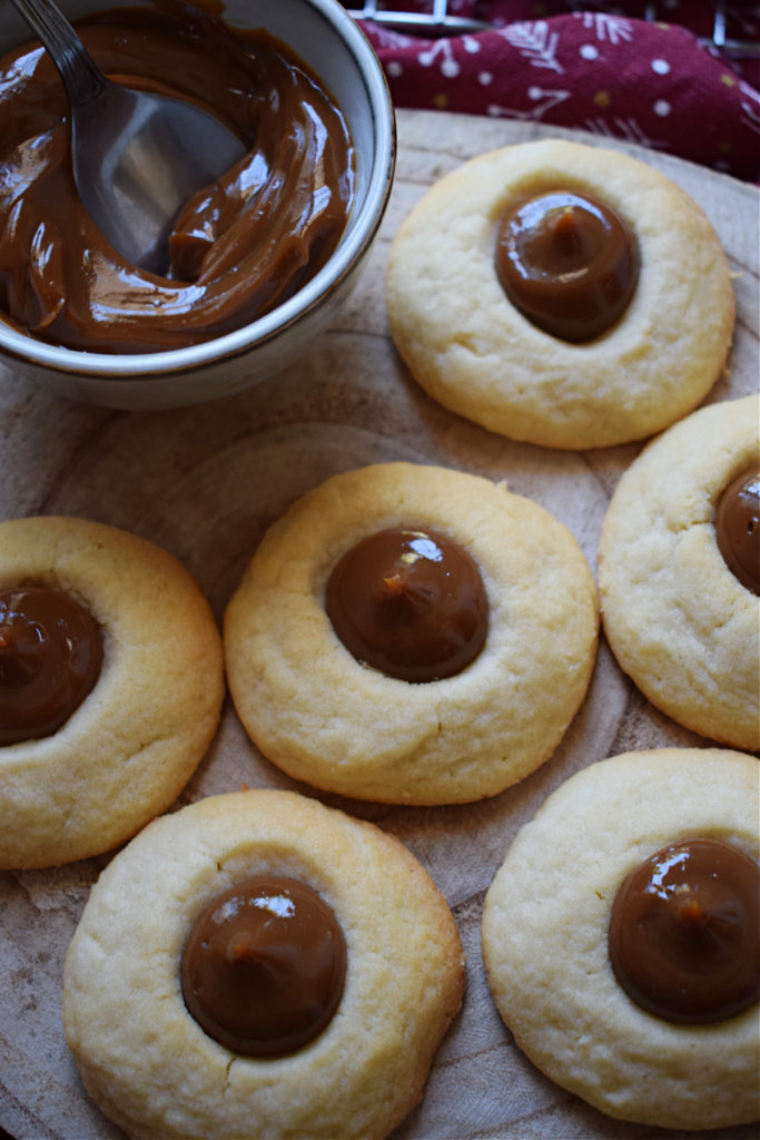 close up of the dulce de leche cookies with dulce de leche in a bowl