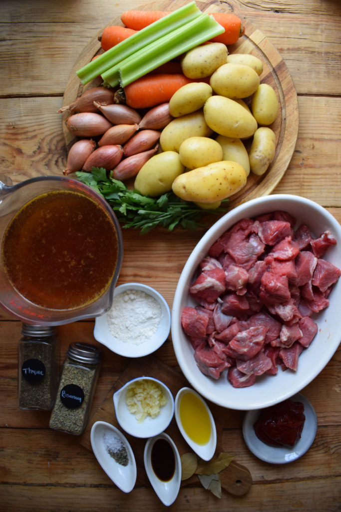 ingredients to make the slow cooker beef and vegetable stew