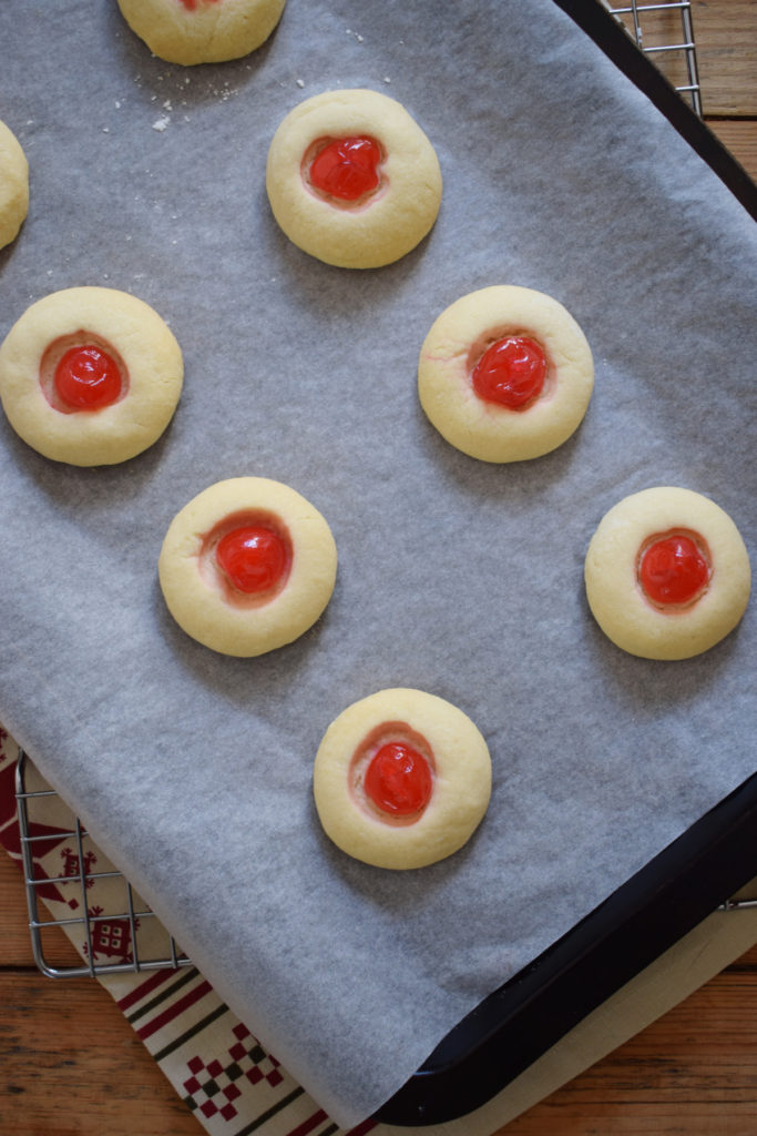 freshly baked whipped shortbread cookies
