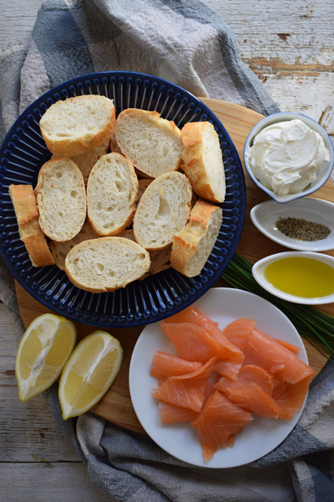 ingredients to make the smoked salmon and cream cheese canapes