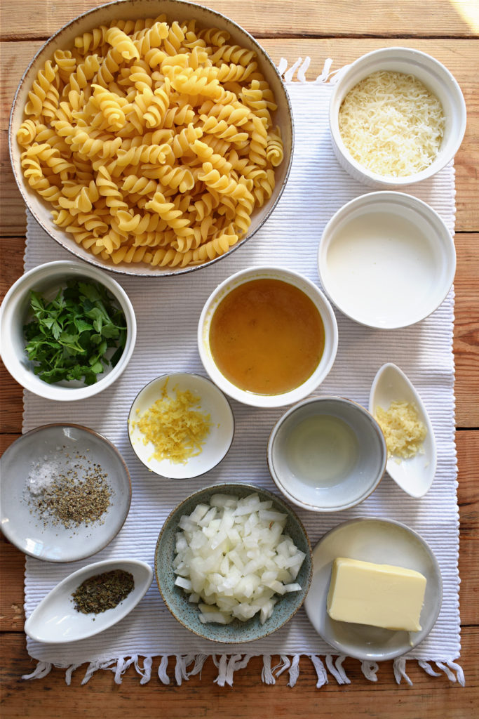 ingredients to make the lemon garlic butter pasta