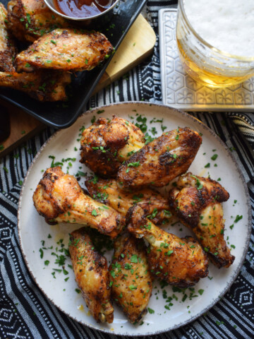 dry rub wings witha glass of beer