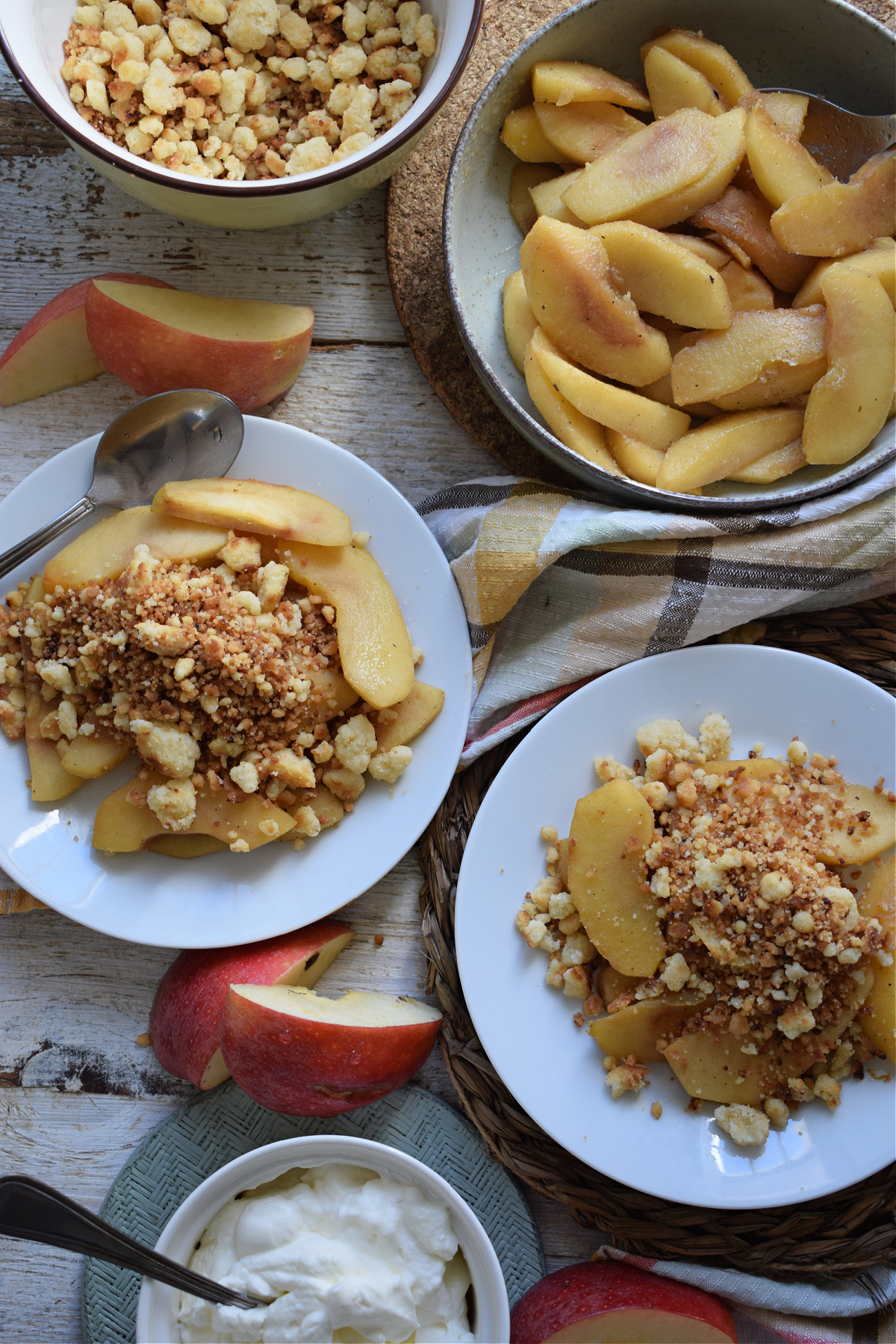 https://juliascuisine.com/wp-content/uploads/2022/03/stove-top-apple-crumble-image8.jpg