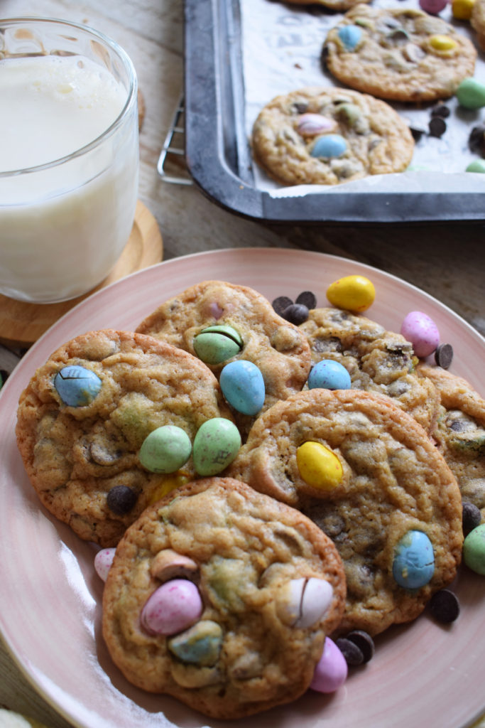 Mini egg cookies on a pink plate.
