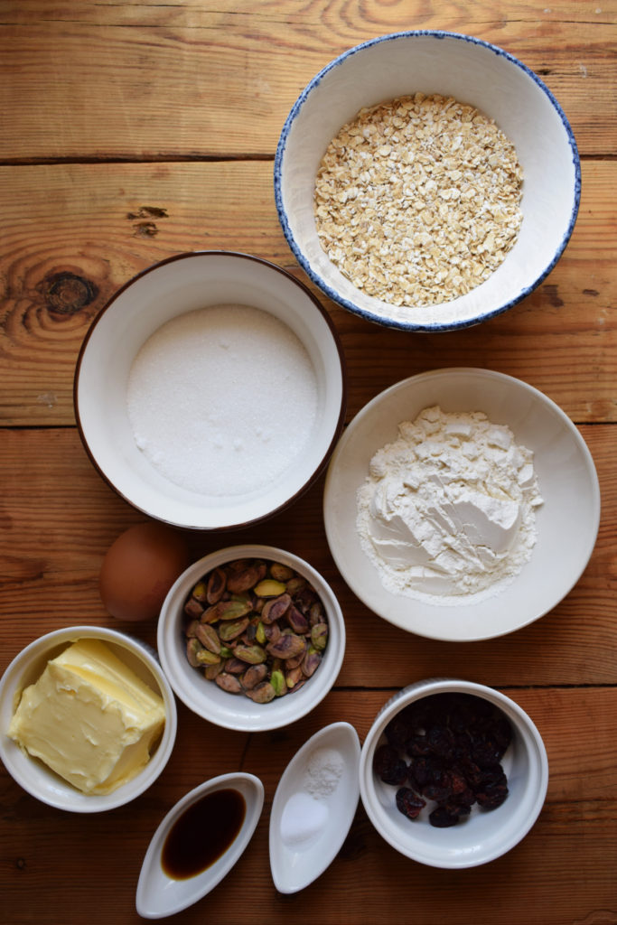 Ingredients to make Oatmeal cookies with pistachios.