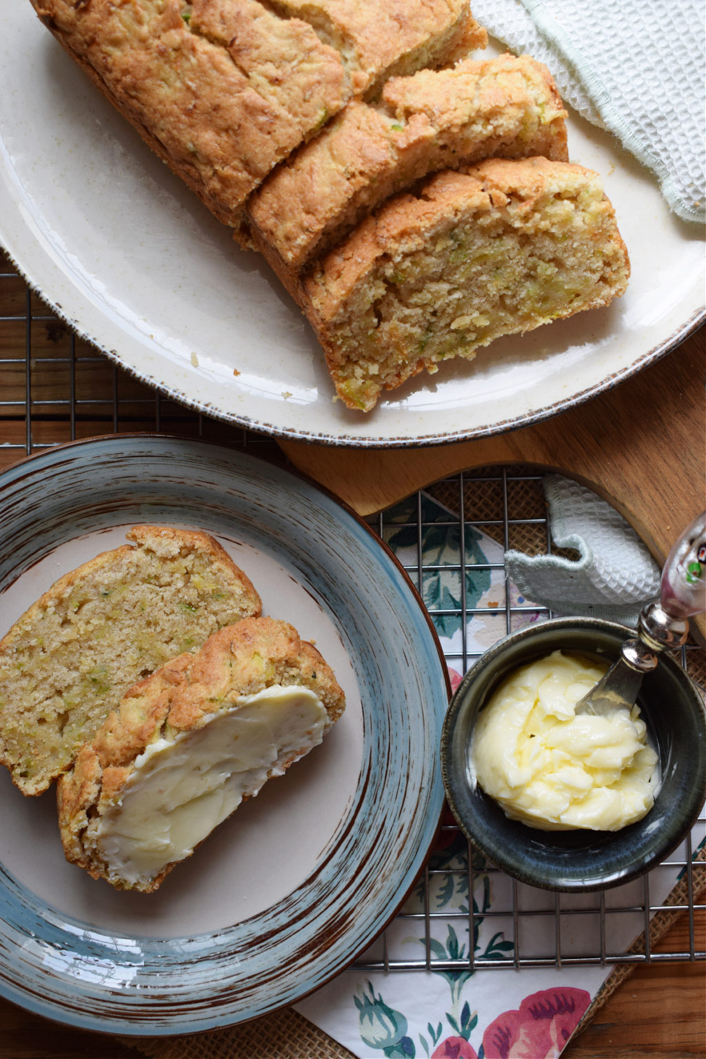 Easy And Delicious Zucchini Bread - Julia's Cuisine