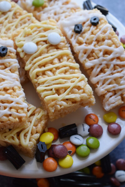 Halloween Mummy Rice Krispie Treats - Julia's Cuisine