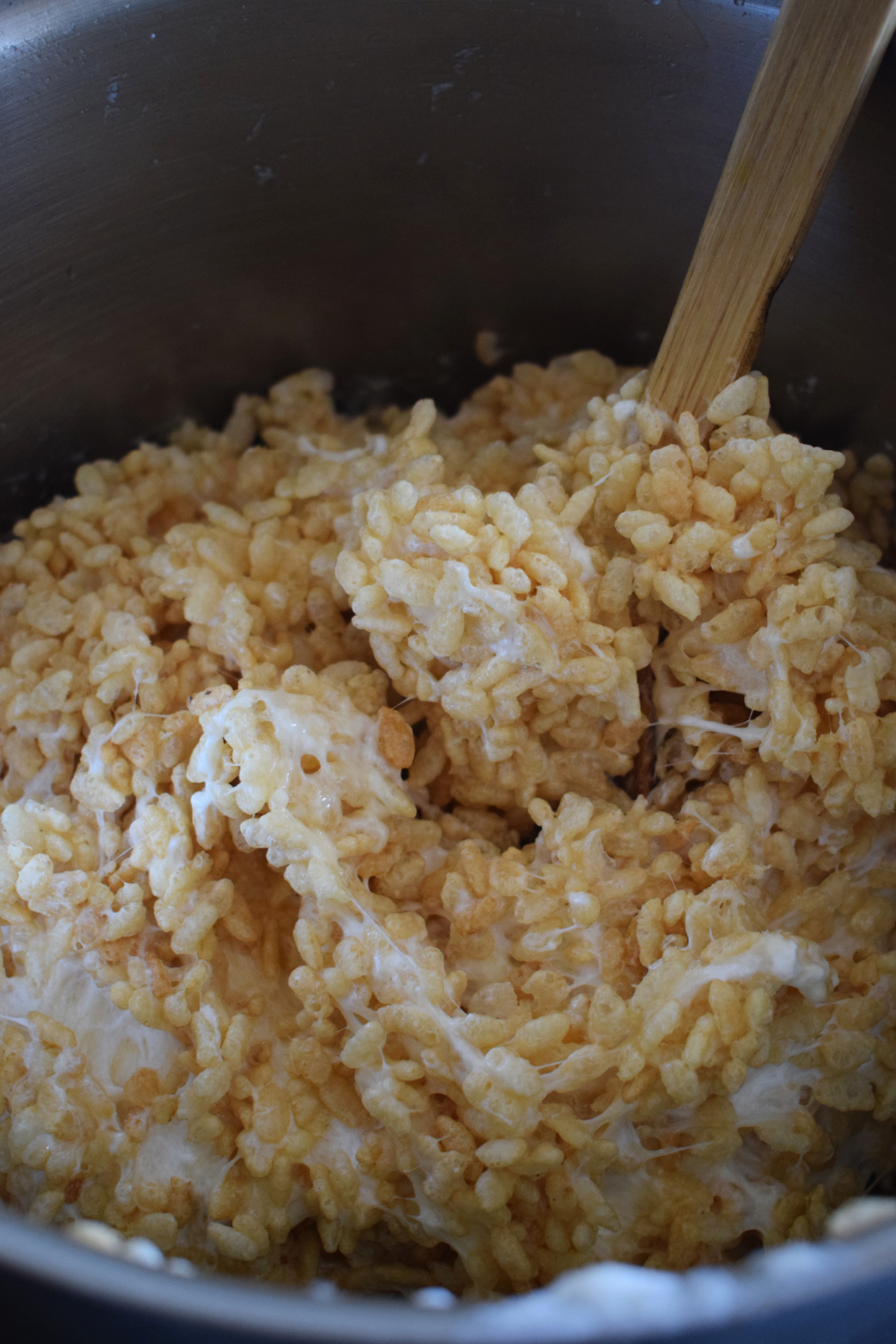 Stir cereal into marshmallows.